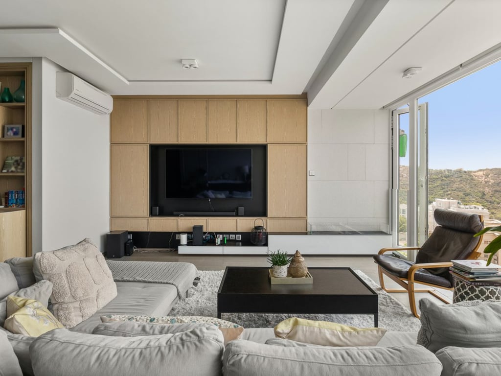https://img.propertyraptor.com/cdn-cgi/imagedelivery/KD5bF_AFL0JDTbKLWF7z9g/ap8/ap8_001/hornet/prp/img/861cc30a2507c0b963d635d7bbb7c59e.jpg/public