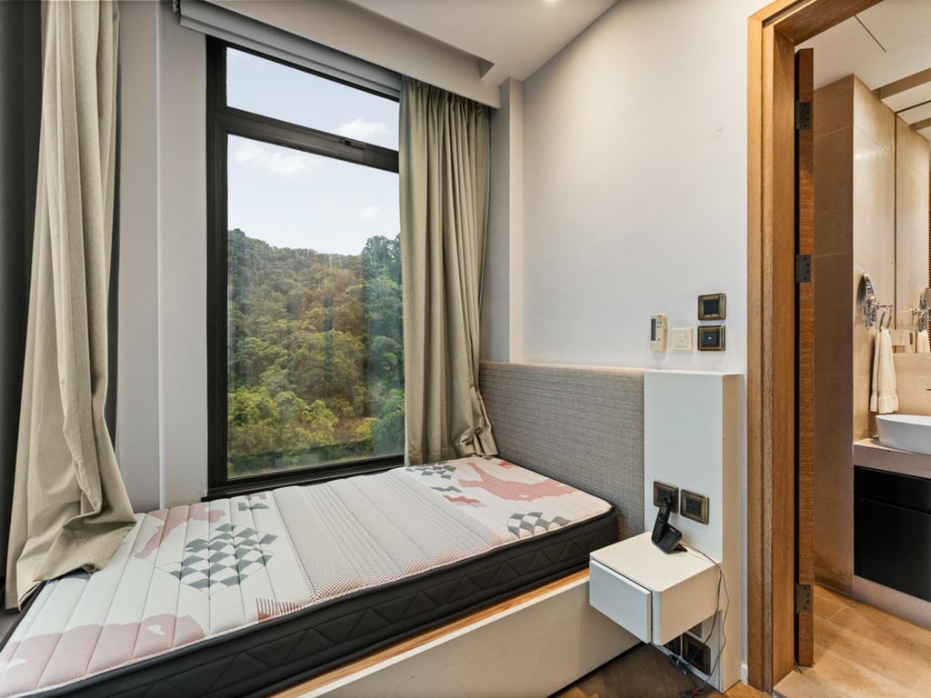 https://img.propertyraptor.com/cdn-cgi/imagedelivery/KD5bF_AFL0JDTbKLWF7z9g/ap8/ap8_001/hornet/prp/img/8663950fe13c30a3160c109d1d3e0c50.jpg/public