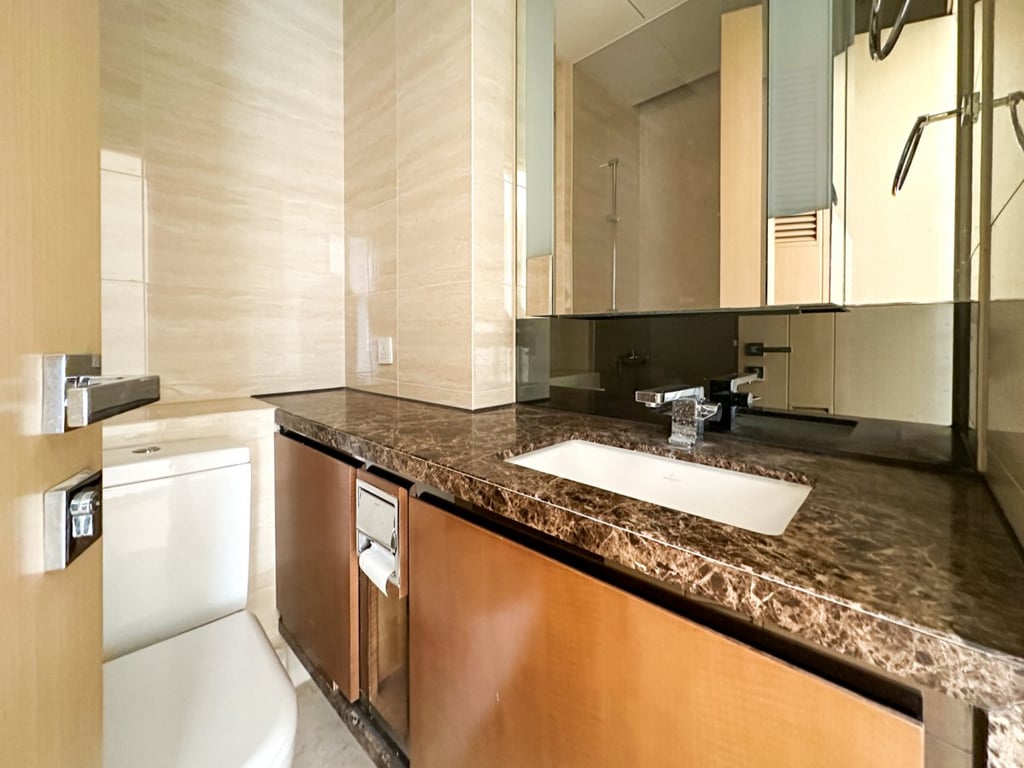https://img.propertyraptor.com/cdn-cgi/imagedelivery/KD5bF_AFL0JDTbKLWF7z9g/ap8/ap8_001/hornet/prp/img/867571634b13ecc6191db9e2e59160a9.jpg/public