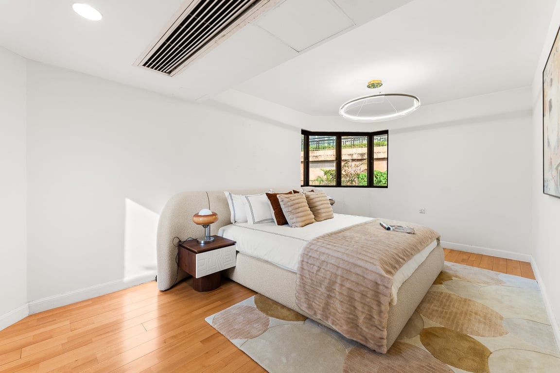 https://img.propertyraptor.com/cdn-cgi/imagedelivery/KD5bF_AFL0JDTbKLWF7z9g/ap8/ap8_001/hornet/prp/img/868b29dcd6d682a943decede9cc89d53-wtm.jpg/public