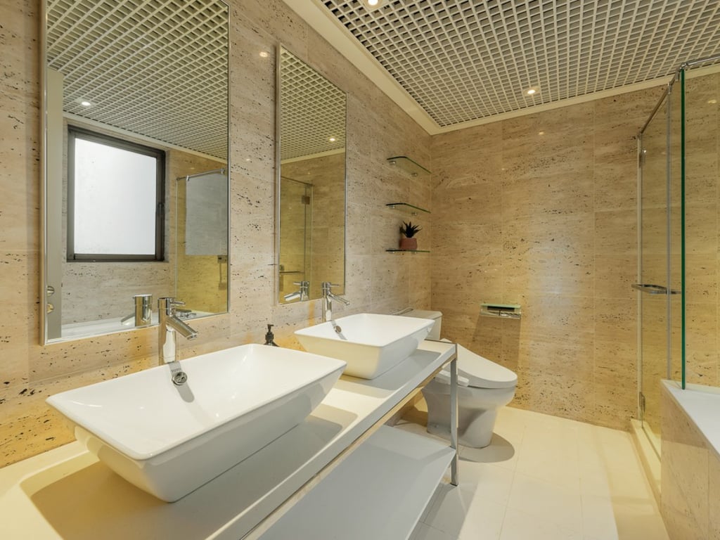 https://img.propertyraptor.com/cdn-cgi/imagedelivery/KD5bF_AFL0JDTbKLWF7z9g/ap8/ap8_001/hornet/prp/img/86cfeb3002c150f2272b387ce988c726.jpg/public