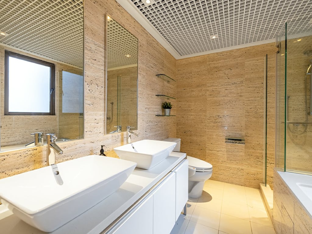 https://img.propertyraptor.com/cdn-cgi/imagedelivery/KD5bF_AFL0JDTbKLWF7z9g/ap8/ap8_001/hornet/prp/img/86dc409763603401aa5a75ffb3316b25.jpg/public