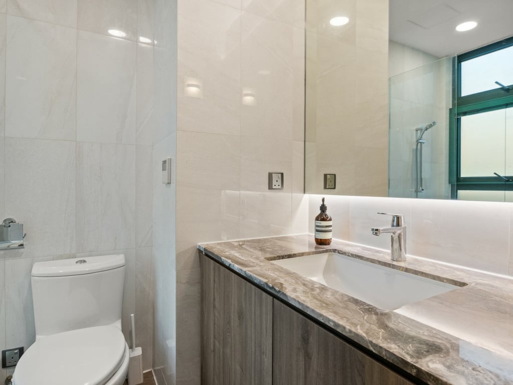 https://img.propertyraptor.com/cdn-cgi/imagedelivery/KD5bF_AFL0JDTbKLWF7z9g/ap8/ap8_001/hornet/prp/img/8703423474895fa2e874e25fcd897327.jpg/public