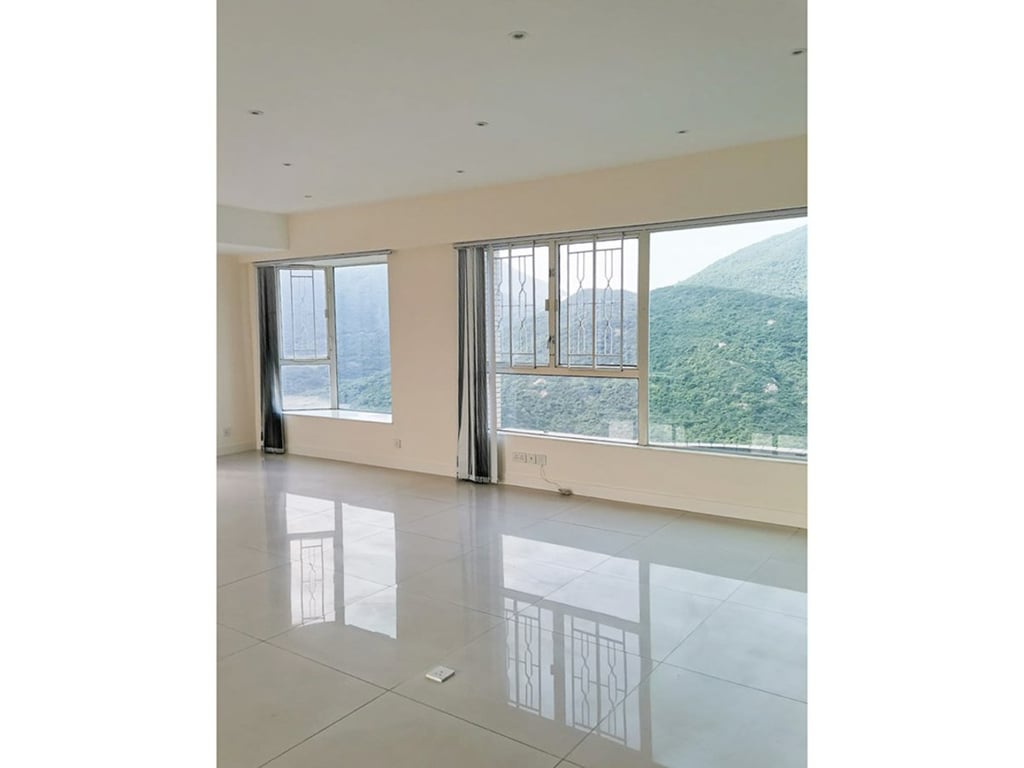https://img.propertyraptor.com/cdn-cgi/imagedelivery/KD5bF_AFL0JDTbKLWF7z9g/ap8/ap8_001/hornet/prp/img/8715e5ac7ac1289ec4d3c981fce3bcf1-wtm.jpg/public
