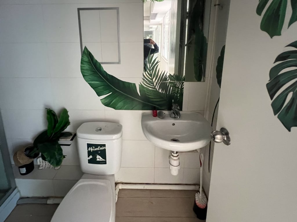 https://img.propertyraptor.com/cdn-cgi/imagedelivery/KD5bF_AFL0JDTbKLWF7z9g/ap8/ap8_001/hornet/prp/img/8724e0613d2c937223b8193033299837.jpg/public