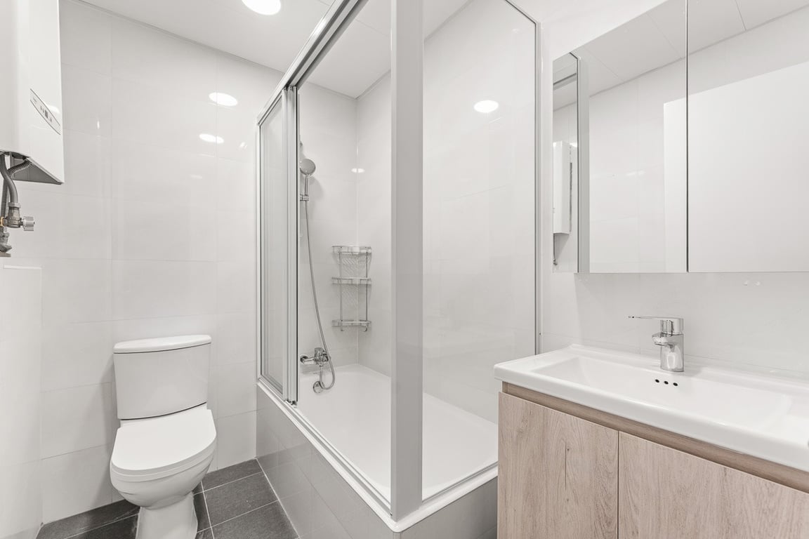 https://img.propertyraptor.com/cdn-cgi/imagedelivery/KD5bF_AFL0JDTbKLWF7z9g/ap8/ap8_001/hornet/prp/img/873fc45fa2d40380a6f6e0e6e4ee7dfe-wtm.jpg/public