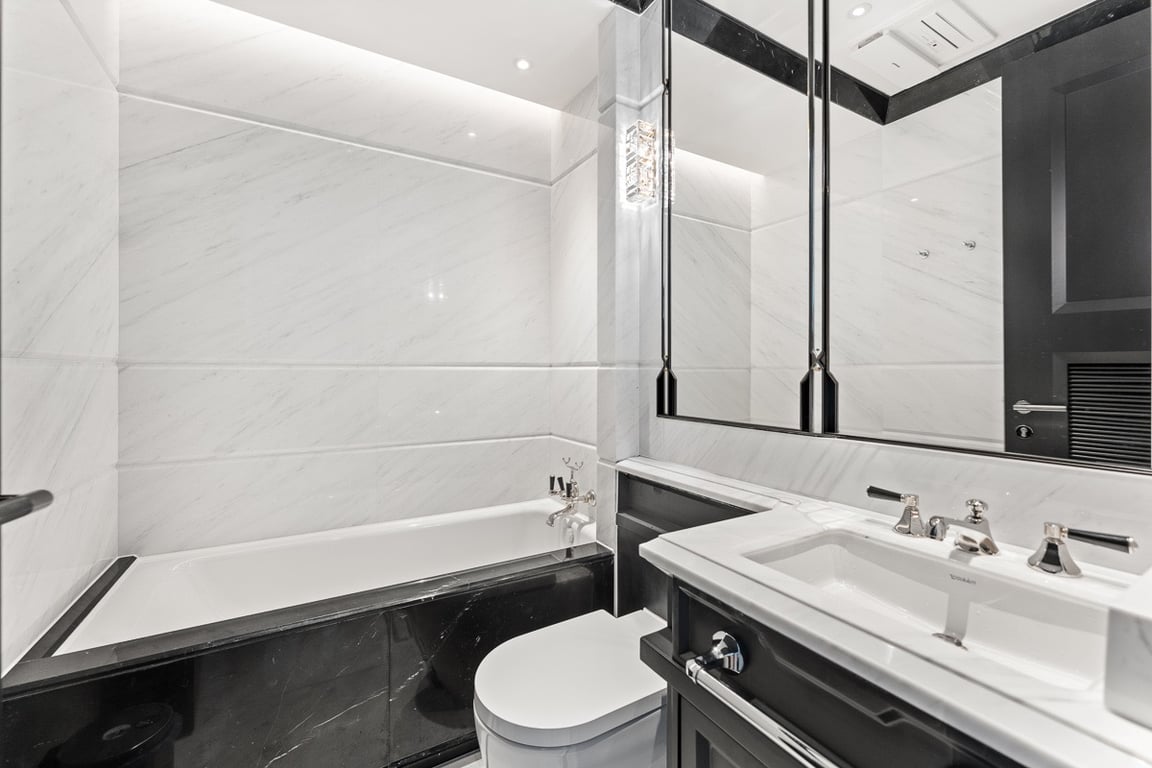https://img.propertyraptor.com/cdn-cgi/imagedelivery/KD5bF_AFL0JDTbKLWF7z9g/ap8/ap8_001/hornet/prp/img/8741f17a97248cfde32fdbabd7d6a4cc-wtm.jpg/public