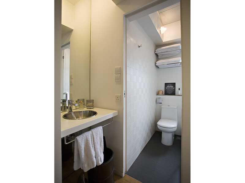 https://img.propertyraptor.com/cdn-cgi/imagedelivery/KD5bF_AFL0JDTbKLWF7z9g/ap8/ap8_001/hornet/prp/img/87517ea05708581724b21d9d56ea164d.jpg/public