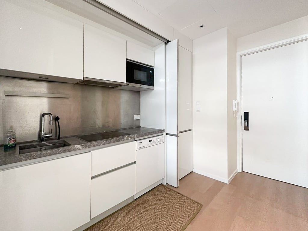 https://img.propertyraptor.com/cdn-cgi/imagedelivery/KD5bF_AFL0JDTbKLWF7z9g/ap8/ap8_001/hornet/prp/img/8757e158ea1b969c9f72c6ec4a7e4dda-wtm.jpg/public