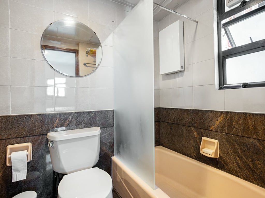 https://img.propertyraptor.com/cdn-cgi/imagedelivery/KD5bF_AFL0JDTbKLWF7z9g/ap8/ap8_001/hornet/prp/img/87a0e1f85830068c8bb753fa333f6812.jpg/public