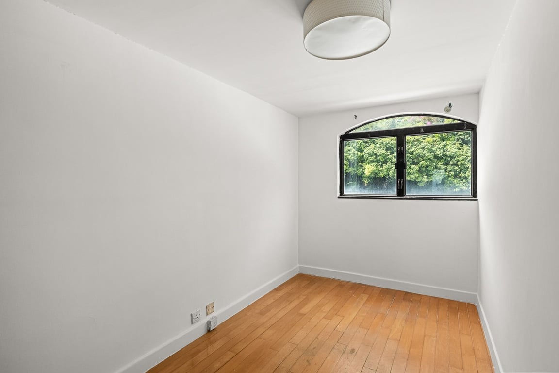https://img.propertyraptor.com/cdn-cgi/imagedelivery/KD5bF_AFL0JDTbKLWF7z9g/ap8/ap8_001/hornet/prp/img/87a14ff7feb1603e82e296c58097db30-wtm.jpg/public