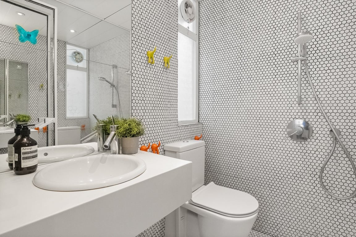 https://img.propertyraptor.com/cdn-cgi/imagedelivery/KD5bF_AFL0JDTbKLWF7z9g/ap8/ap8_001/hornet/prp/img/87c1a53b05c64ef997d95d0fdeefa23a-wtm.jpg/public