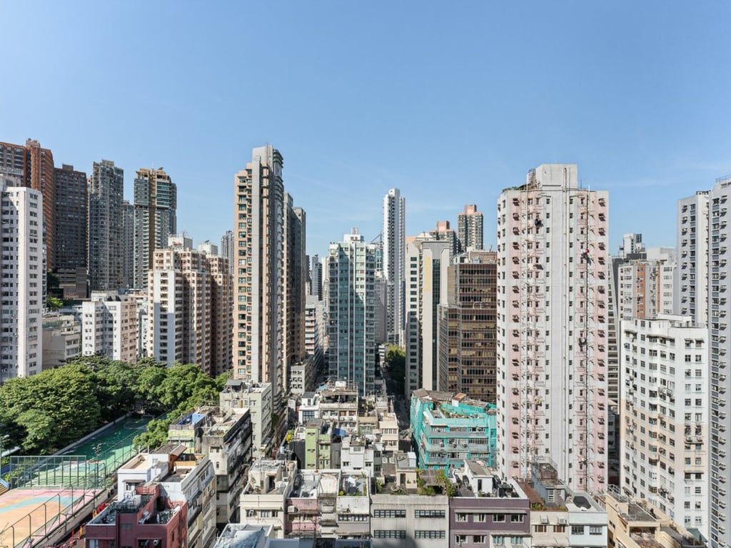 https://img.propertyraptor.com/cdn-cgi/imagedelivery/KD5bF_AFL0JDTbKLWF7z9g/ap8/ap8_001/hornet/prp/img/87ed5304fa57163484ba5ffe1ba85fcb-wtm.jpg/public