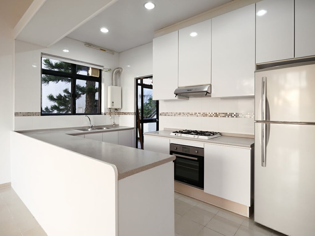 https://img.propertyraptor.com/cdn-cgi/imagedelivery/KD5bF_AFL0JDTbKLWF7z9g/ap8/ap8_001/hornet/prp/img/8824801bcc03c49598733c18b8960225.jpg/public