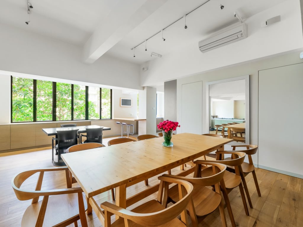 https://img.propertyraptor.com/cdn-cgi/imagedelivery/KD5bF_AFL0JDTbKLWF7z9g/ap8/ap8_001/hornet/prp/img/883c97e8ad859b2c2695941ae35a520e.jpg/public