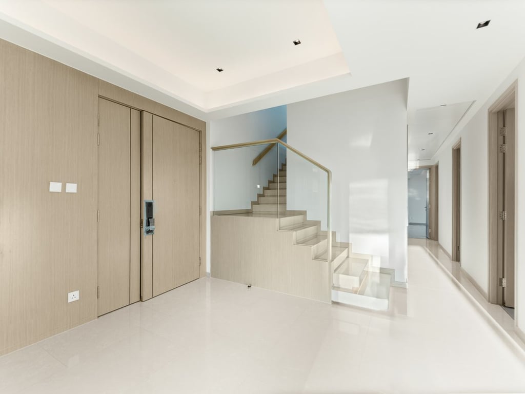 https://img.propertyraptor.com/cdn-cgi/imagedelivery/KD5bF_AFL0JDTbKLWF7z9g/ap8/ap8_001/hornet/prp/img/8841afd4dc7edfe27715463e0447e72b-wtm.jpg/public