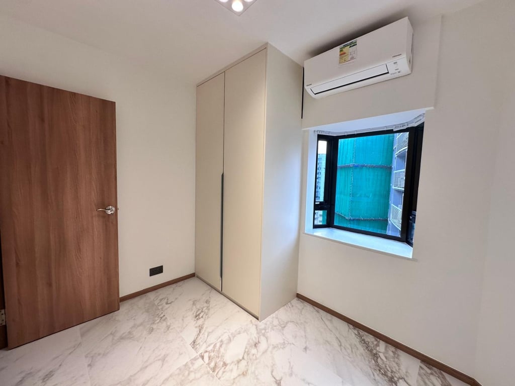 https://img.propertyraptor.com/cdn-cgi/imagedelivery/KD5bF_AFL0JDTbKLWF7z9g/ap8/ap8_001/hornet/prp/img/886c85d48f3bac1f720caec4e3ba0144-wtm.jpg/public