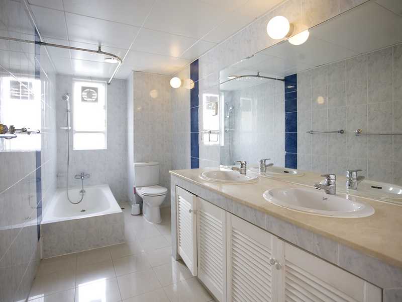 https://img.propertyraptor.com/cdn-cgi/imagedelivery/KD5bF_AFL0JDTbKLWF7z9g/ap8/ap8_001/hornet/prp/img/887a47c95fb2c32b8c71f87107746cb2.jpg/public
