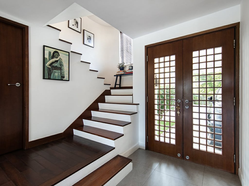 https://img.propertyraptor.com/cdn-cgi/imagedelivery/KD5bF_AFL0JDTbKLWF7z9g/ap8/ap8_001/hornet/prp/img/889b29957d3c0a713e6163672fa536b0.jpg/public