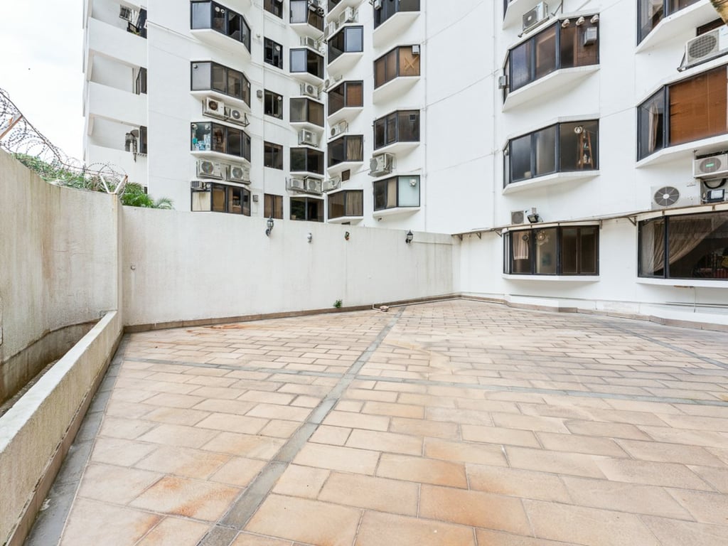 https://img.propertyraptor.com/cdn-cgi/imagedelivery/KD5bF_AFL0JDTbKLWF7z9g/ap8/ap8_001/hornet/prp/img/88a87cc6b7fefb1a9558fee148f9dc91-wtm.jpg/public