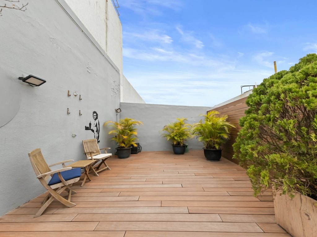 https://img.propertyraptor.com/cdn-cgi/imagedelivery/KD5bF_AFL0JDTbKLWF7z9g/ap8/ap8_001/hornet/prp/img/88c8ad8a0941dc9ec0531ddbfd2e9c91.jpg/public