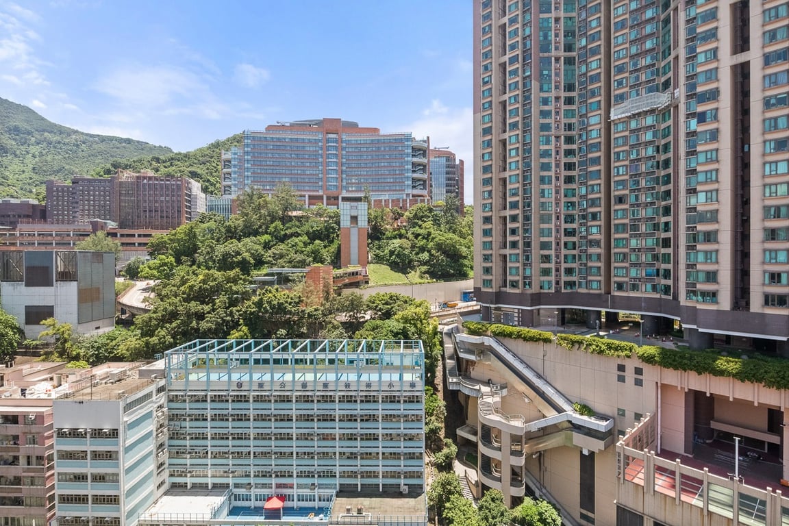 https://img.propertyraptor.com/cdn-cgi/imagedelivery/KD5bF_AFL0JDTbKLWF7z9g/ap8/ap8_001/hornet/prp/img/88d11f307177767ad82bb094acf4c692-wtm.jpg/public