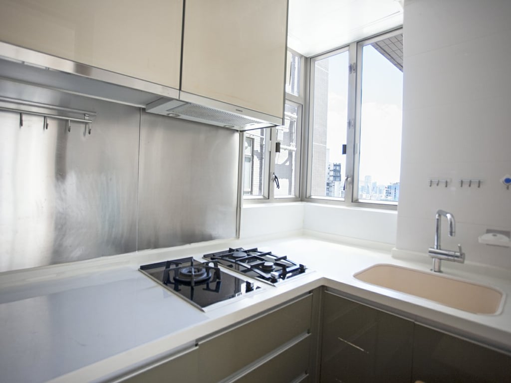 https://img.propertyraptor.com/cdn-cgi/imagedelivery/KD5bF_AFL0JDTbKLWF7z9g/ap8/ap8_001/hornet/prp/img/88e28758f57e27658159dcadfb3dae4b-wtm.jpg/public