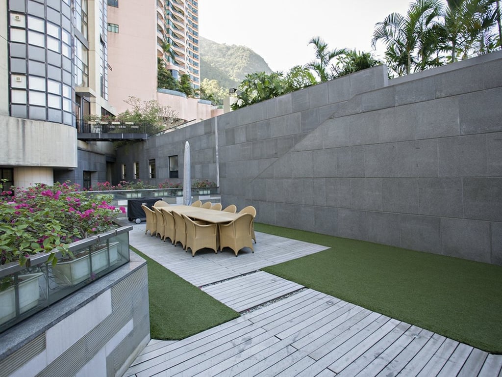 https://img.propertyraptor.com/cdn-cgi/imagedelivery/KD5bF_AFL0JDTbKLWF7z9g/ap8/ap8_001/hornet/prp/img/8907d834a5f2d34df58b486a3dc68c02-wtm.jpg/public