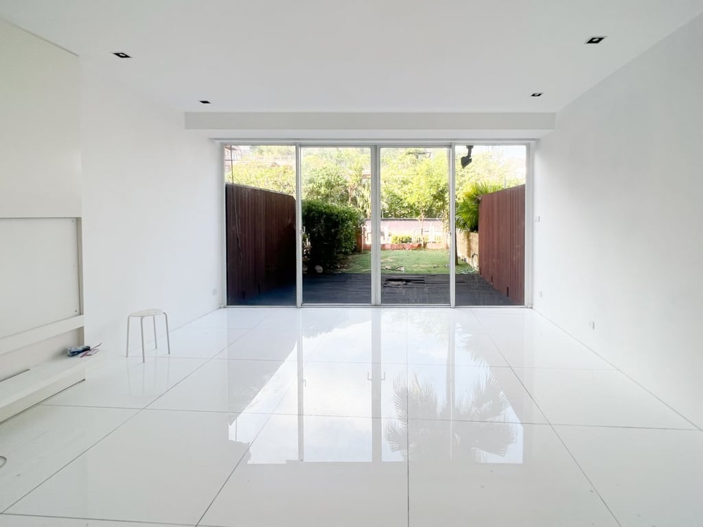https://img.propertyraptor.com/cdn-cgi/imagedelivery/KD5bF_AFL0JDTbKLWF7z9g/ap8/ap8_001/hornet/prp/img/896072b20b5cddb0e3dece0abb0358d9.jpg/public