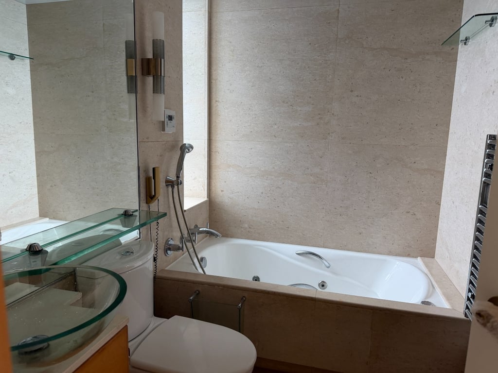 https://img.propertyraptor.com/cdn-cgi/imagedelivery/KD5bF_AFL0JDTbKLWF7z9g/ap8/ap8_001/hornet/prp/img/8976dca72c94a76f6f926db14c513262-wtm.jpg/public