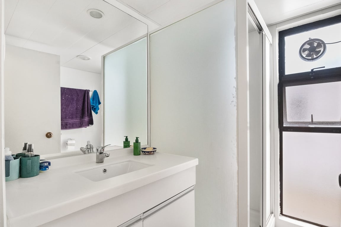 https://img.propertyraptor.com/cdn-cgi/imagedelivery/KD5bF_AFL0JDTbKLWF7z9g/ap8/ap8_001/hornet/prp/img/89aef51fae9eb6640029d0395f6df30a-wtm.jpg/public