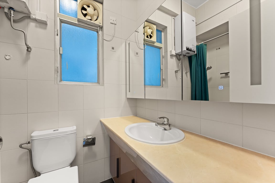 https://img.propertyraptor.com/cdn-cgi/imagedelivery/KD5bF_AFL0JDTbKLWF7z9g/ap8/ap8_001/hornet/prp/img/89bce1f8ae28aa1d325cf2b5db4dbea1-wtm.jpg/public