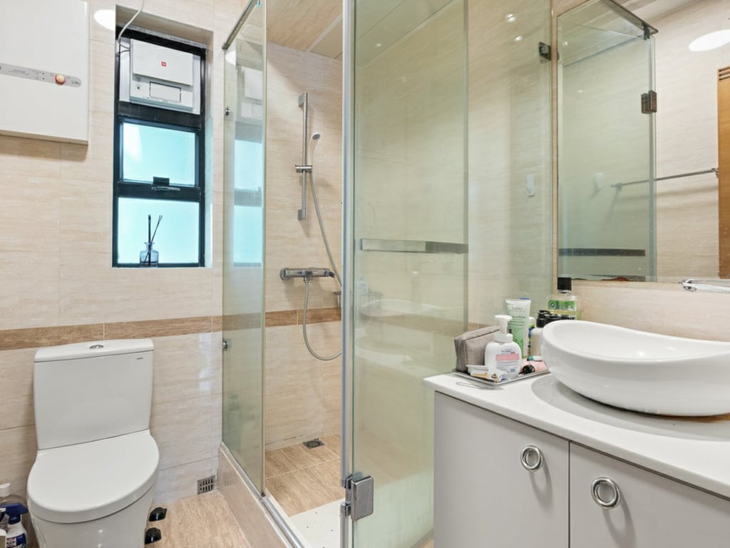 https://img.propertyraptor.com/cdn-cgi/imagedelivery/KD5bF_AFL0JDTbKLWF7z9g/ap8/ap8_001/hornet/prp/img/89f47131df6fb49cff758975f0074524-wtm.jpg/public