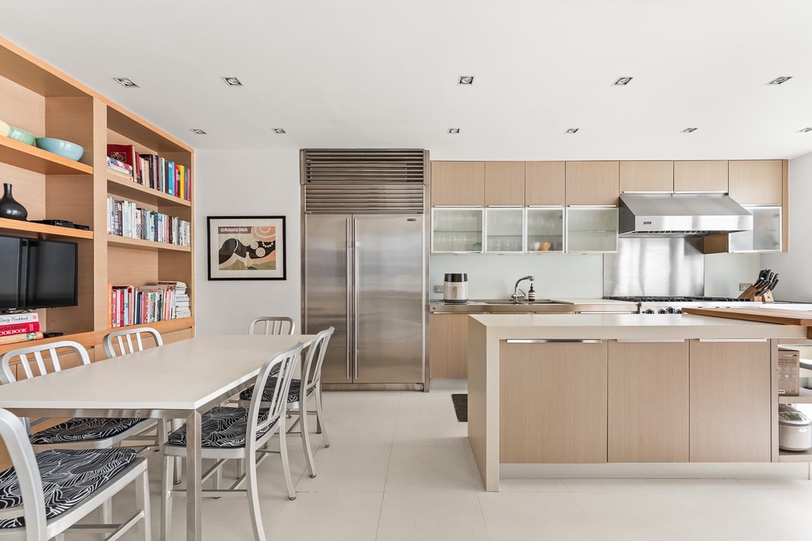 https://img.propertyraptor.com/cdn-cgi/imagedelivery/KD5bF_AFL0JDTbKLWF7z9g/ap8/ap8_001/hornet/prp/img/8a1d1fab73f3230ff310815d183c67a4-wtm.jpg/public