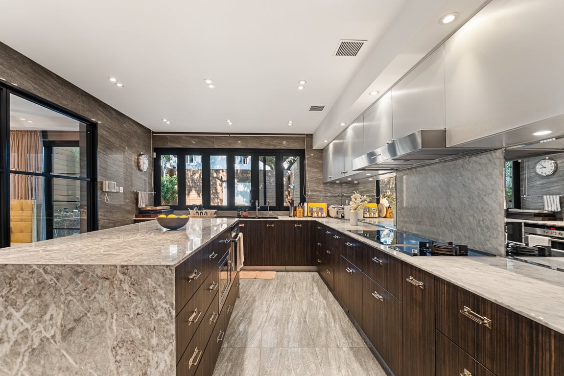 https://img.propertyraptor.com/cdn-cgi/imagedelivery/KD5bF_AFL0JDTbKLWF7z9g/ap8/ap8_001/hornet/prp/img/8a57bcacc4454cdd992299ed123dda35-wtm.jpg/public