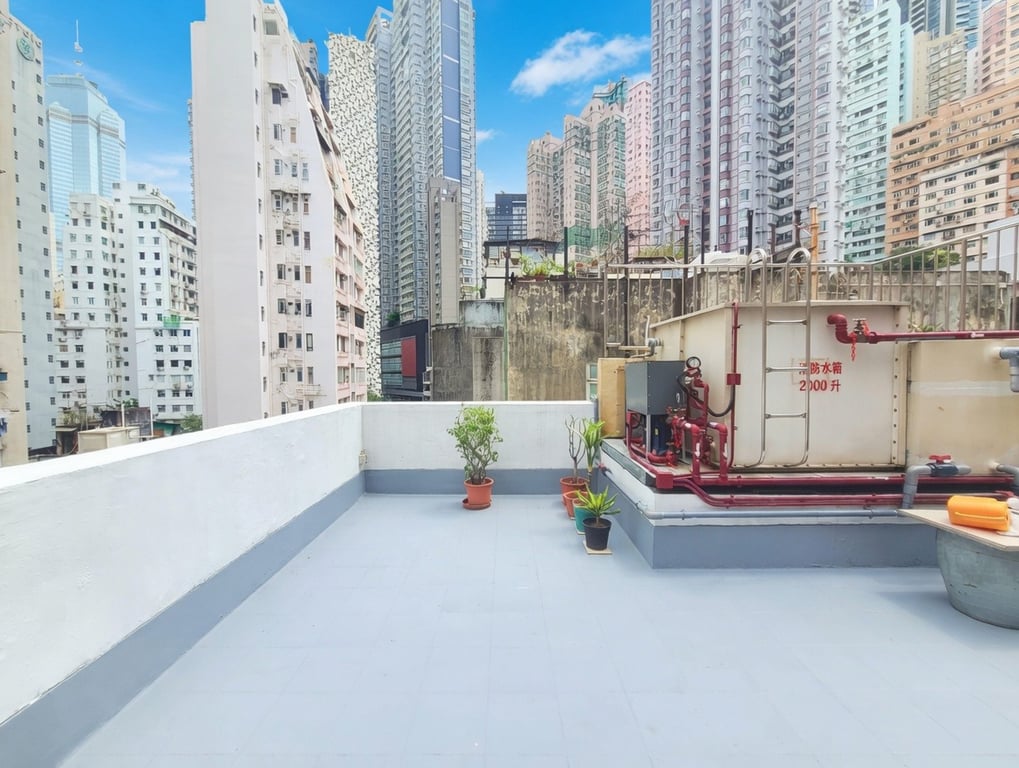 https://img.propertyraptor.com/cdn-cgi/imagedelivery/KD5bF_AFL0JDTbKLWF7z9g/ap8/ap8_001/hornet/prp/img/8a6b0ca185ad20d8be6ff892eb37839d-wtm.jpg/public