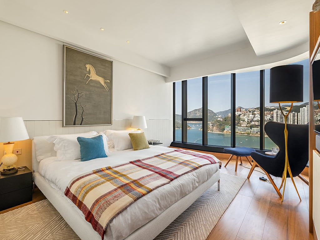 https://img.propertyraptor.com/cdn-cgi/imagedelivery/KD5bF_AFL0JDTbKLWF7z9g/ap8/ap8_001/hornet/prp/img/8acaa2e1d9df772e57cb33c9f886376b.jpg/public