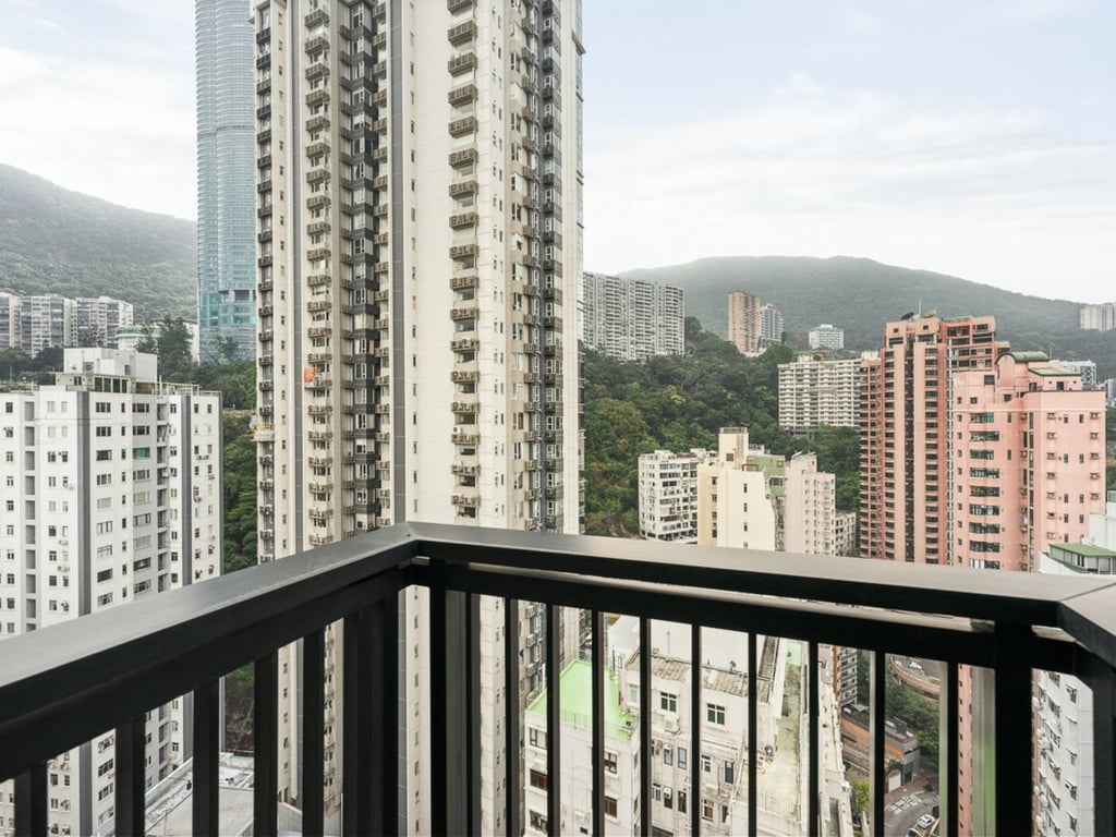 https://img.propertyraptor.com/cdn-cgi/imagedelivery/KD5bF_AFL0JDTbKLWF7z9g/ap8/ap8_001/hornet/prp/img/8af0fa249a46c0aa87a97f9d3e0868b3.jpg/public