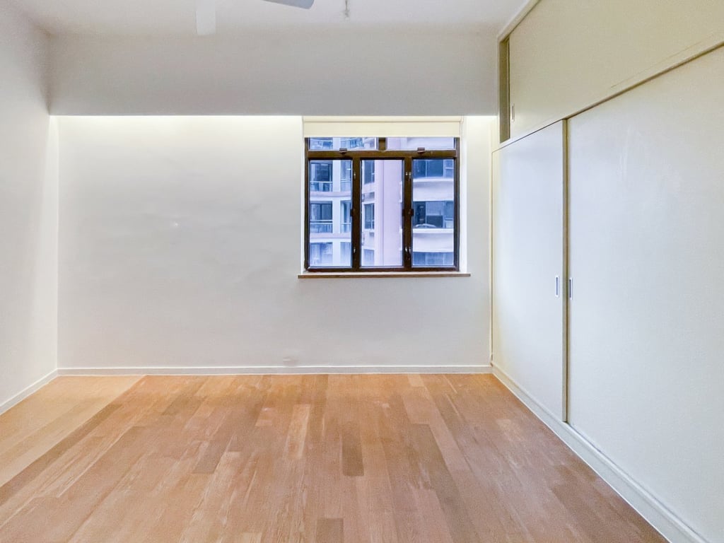https://img.propertyraptor.com/cdn-cgi/imagedelivery/KD5bF_AFL0JDTbKLWF7z9g/ap8/ap8_001/hornet/prp/img/8b01c2b02c94c6e21d5dc47406be2ef5.jpg/public
