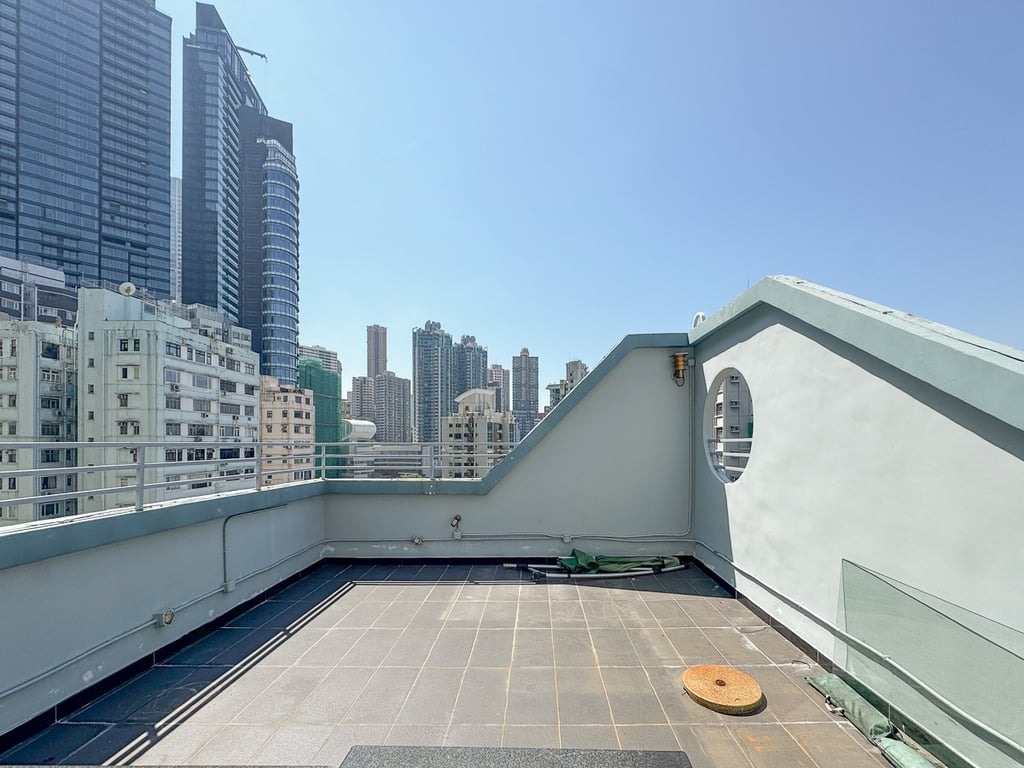 https://img.propertyraptor.com/cdn-cgi/imagedelivery/KD5bF_AFL0JDTbKLWF7z9g/ap8/ap8_001/hornet/prp/img/8b0e99e56db85fa06cd6198ddcb3ef0f-wtm.jpg/public