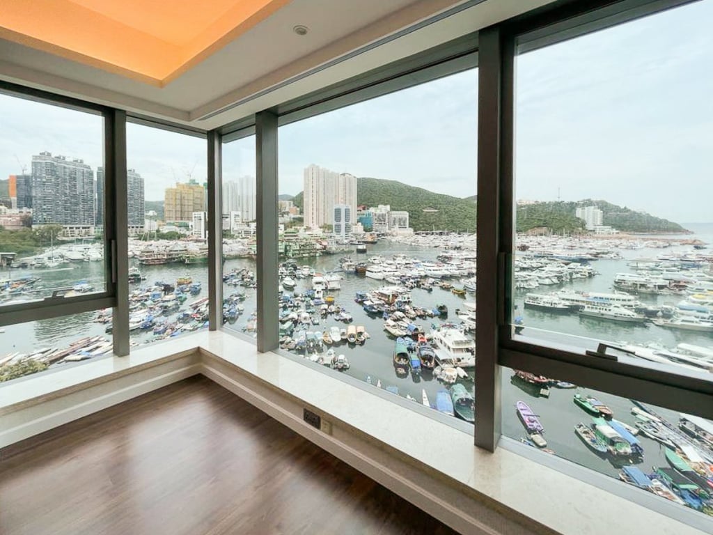 https://img.propertyraptor.com/cdn-cgi/imagedelivery/KD5bF_AFL0JDTbKLWF7z9g/ap8/ap8_001/hornet/prp/img/8b1ab3aaf2c35cbaa201b03952213098.jpg/public