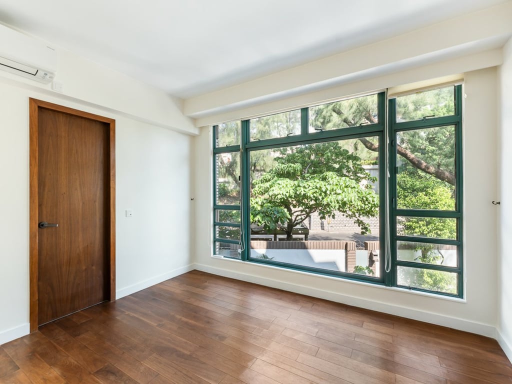 https://img.propertyraptor.com/cdn-cgi/imagedelivery/KD5bF_AFL0JDTbKLWF7z9g/ap8/ap8_001/hornet/prp/img/8b2f30c718d03e10246b6082b10252ab.jpg/public