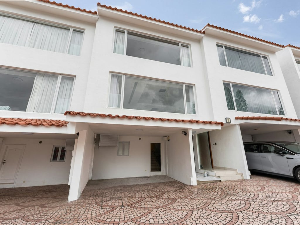 https://img.propertyraptor.com/cdn-cgi/imagedelivery/KD5bF_AFL0JDTbKLWF7z9g/ap8/ap8_001/hornet/prp/img/8b31158ae78a3957a0c2fa97c505c249-wtm.jpg/public