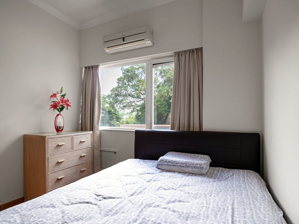 https://img.propertyraptor.com/cdn-cgi/imagedelivery/KD5bF_AFL0JDTbKLWF7z9g/ap8/ap8_001/hornet/prp/img/8b8cf0aaf335af87aa5f0b6e636dca60.jpg/public