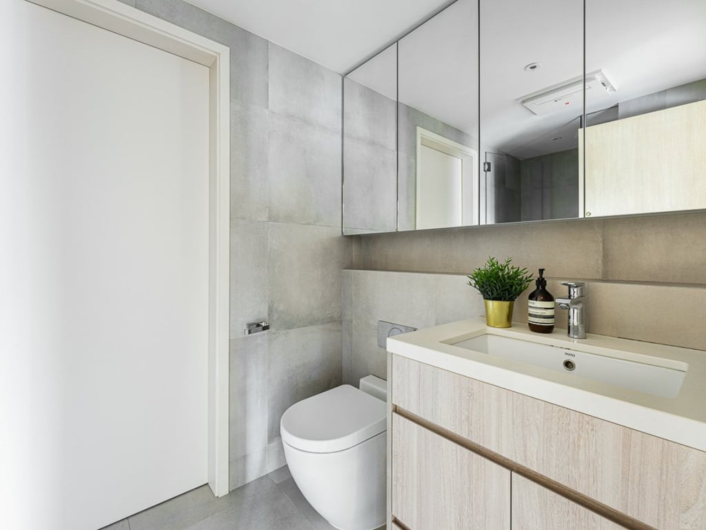 https://img.propertyraptor.com/cdn-cgi/imagedelivery/KD5bF_AFL0JDTbKLWF7z9g/ap8/ap8_001/hornet/prp/img/8b904cbf5b83d6e39cacb69ec46ae1f7.jpg/public