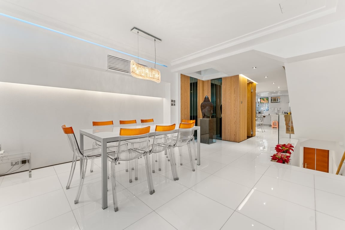 https://img.propertyraptor.com/cdn-cgi/imagedelivery/KD5bF_AFL0JDTbKLWF7z9g/ap8/ap8_001/hornet/prp/img/8b9dd59a6ae59dd988422c30d6d5fa20-wtm.jpg/public