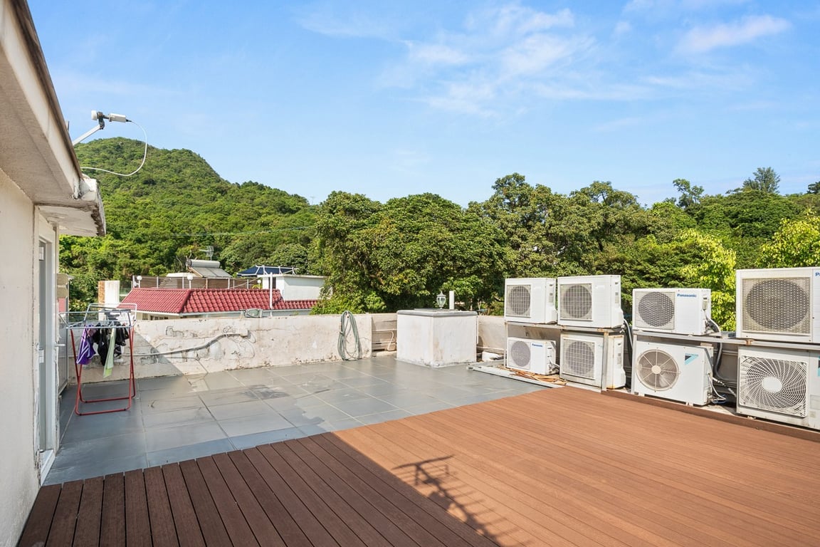 https://img.propertyraptor.com/cdn-cgi/imagedelivery/KD5bF_AFL0JDTbKLWF7z9g/ap8/ap8_001/hornet/prp/img/8bc63ac966ec62b532d4cd451e1aa612-wtm.jpg/public