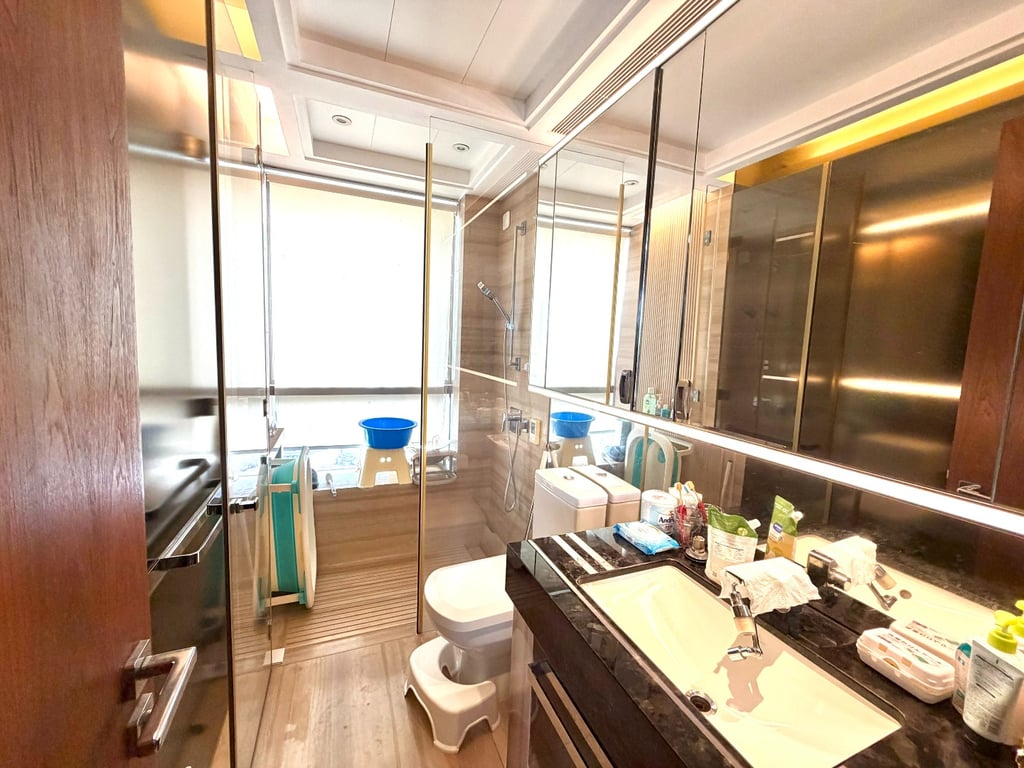 https://img.propertyraptor.com/cdn-cgi/imagedelivery/KD5bF_AFL0JDTbKLWF7z9g/ap8/ap8_001/hornet/prp/img/8bd1c33ec08421ce1d6c45f5b1a340b9-wtm.jpg/public