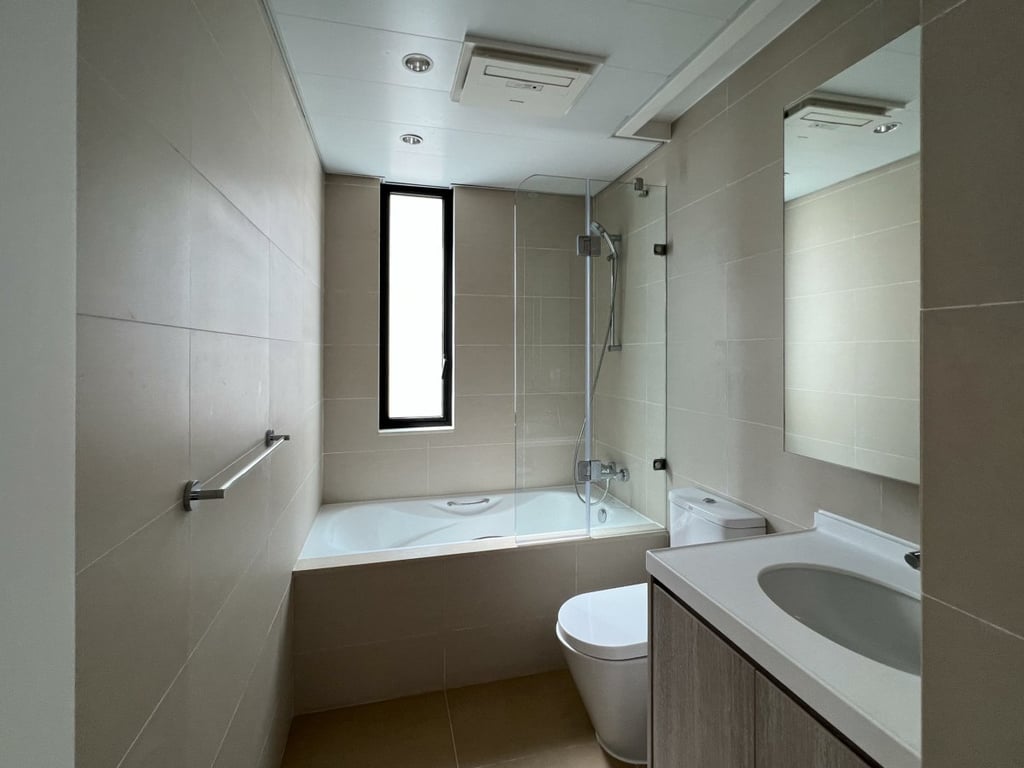 https://img.propertyraptor.com/cdn-cgi/imagedelivery/KD5bF_AFL0JDTbKLWF7z9g/ap8/ap8_001/hornet/prp/img/8be1f2ed071bdf2828e5c2ffe7aa2c4e.jpg/public