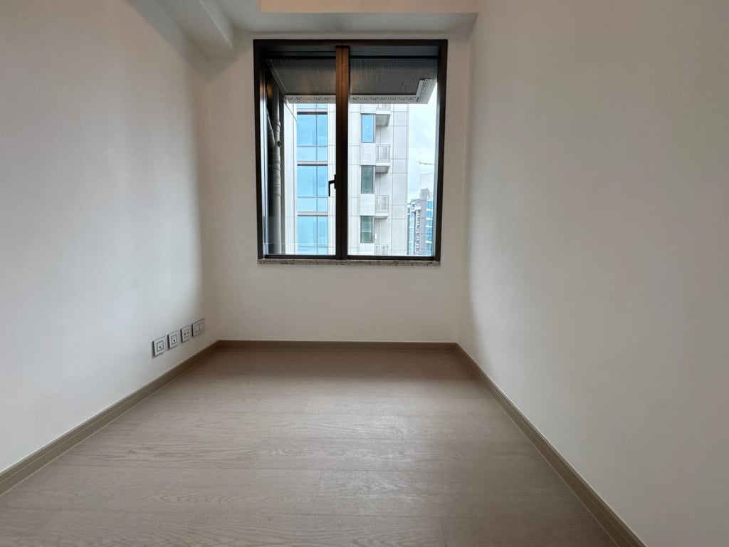 https://img.propertyraptor.com/cdn-cgi/imagedelivery/KD5bF_AFL0JDTbKLWF7z9g/ap8/ap8_001/hornet/prp/img/8bebe9f97f6318b9059f987b09839109-wtm.jpg/public